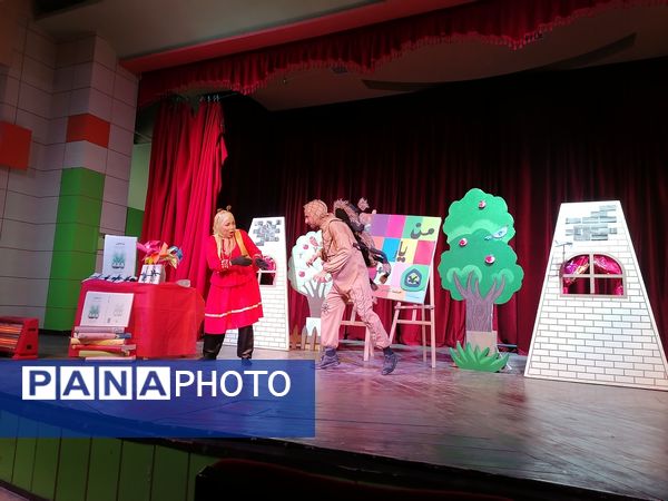 نمایش خاله سوسکه  در کانون پرورش فکری کودکان و نوجوانان 