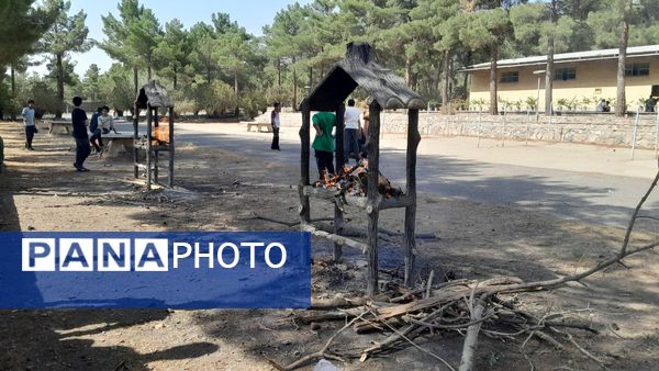خودکفایی در آشپزی؛ دانش‌آموزان جوجه را از زغال تا سفره رساندند