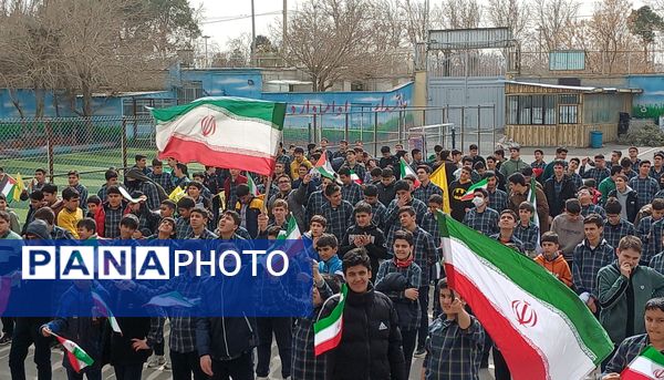 پژواک انقلاب در دل نوجوانان