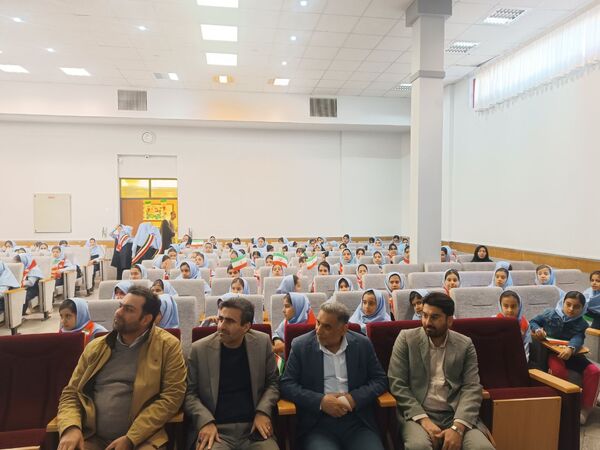زنگ انقلاب در دبستان آرمینه مصلی‌نژاد