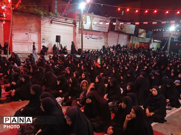 اجتماع شبانه مردم کرج  زیر پرچم اباعبدالله الحسین( ع)