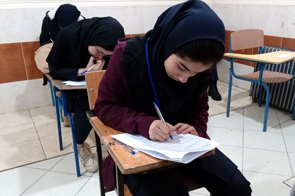 برگزاری امتحانات نوبت اول در دبیرستان دخترانه نرجس باقرشهر 