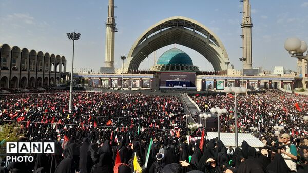  تهران در سوگِ رهبر شهید ایستاد
