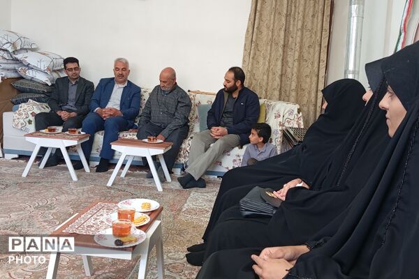  از قاب یک هنرمند تا دل یک مادر شهید