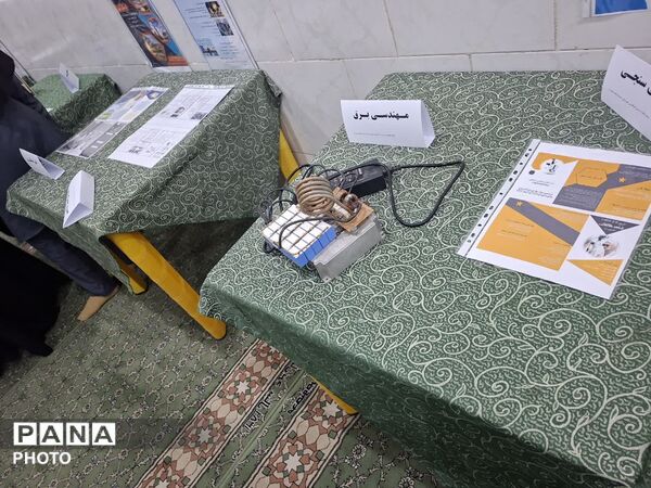 غرفه دبیرستان دخترانه شاهد طالقانی به‌مناسبت هفته مشاغل 