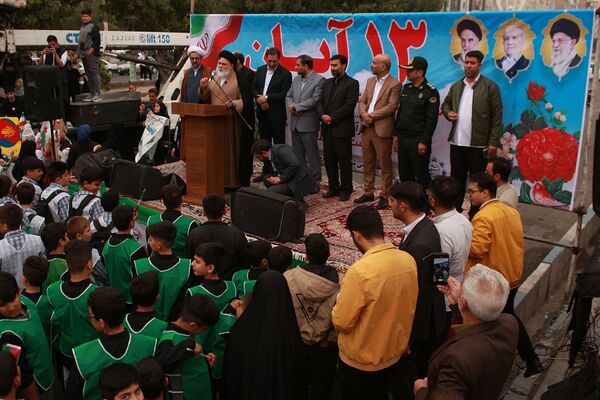 راهپیمایی روز دانش‌آموز در بهارستان 2