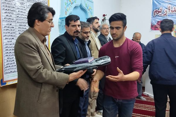 محفل انس با قرآن و یادواره شهدای دانش‌آموز در مدرسه شاهد شهید بشارت 