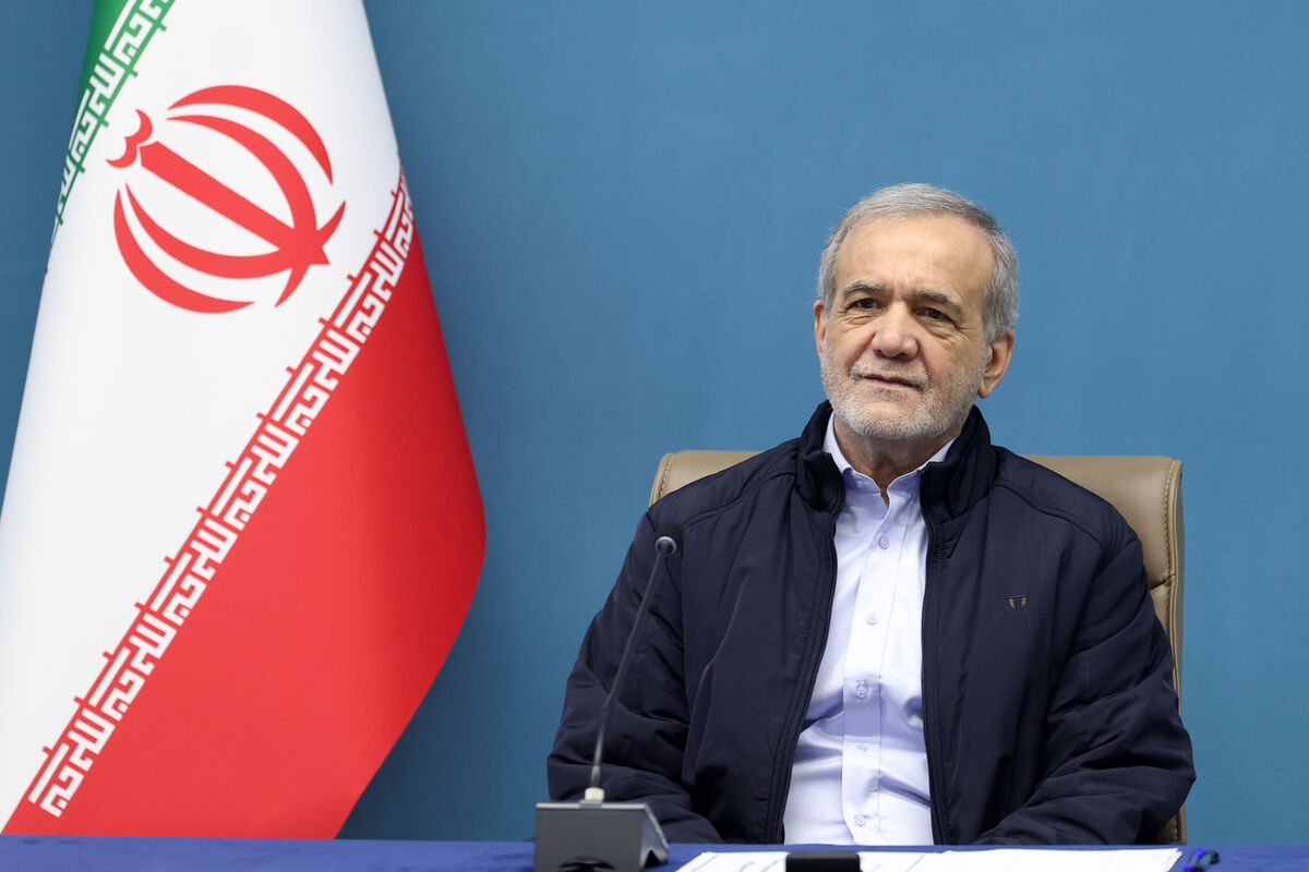 دعوت رئیس‌جمهور پزشکیان از ملت ایران برای حضور پرشور در راهپیمایی 22 بهمن؛ ‌در کنار یکدیگر ایستاده‌ایم