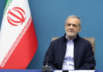دعوت رئیس‌جمهور پزشکیان از ملت ایران برای حضور پرشور در راهپیمایی 22 بهمن؛ ‌در کنار یکدیگر ایستاده‌ایم