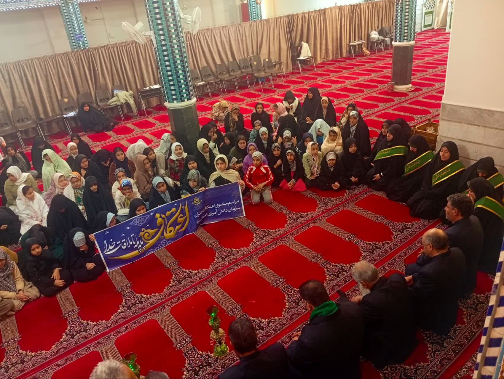 اگرچه با خلوت اعتکاف وداع می‌کنید، اما نباید بگذارید یاد خدا در دل‌هایتان کم شود