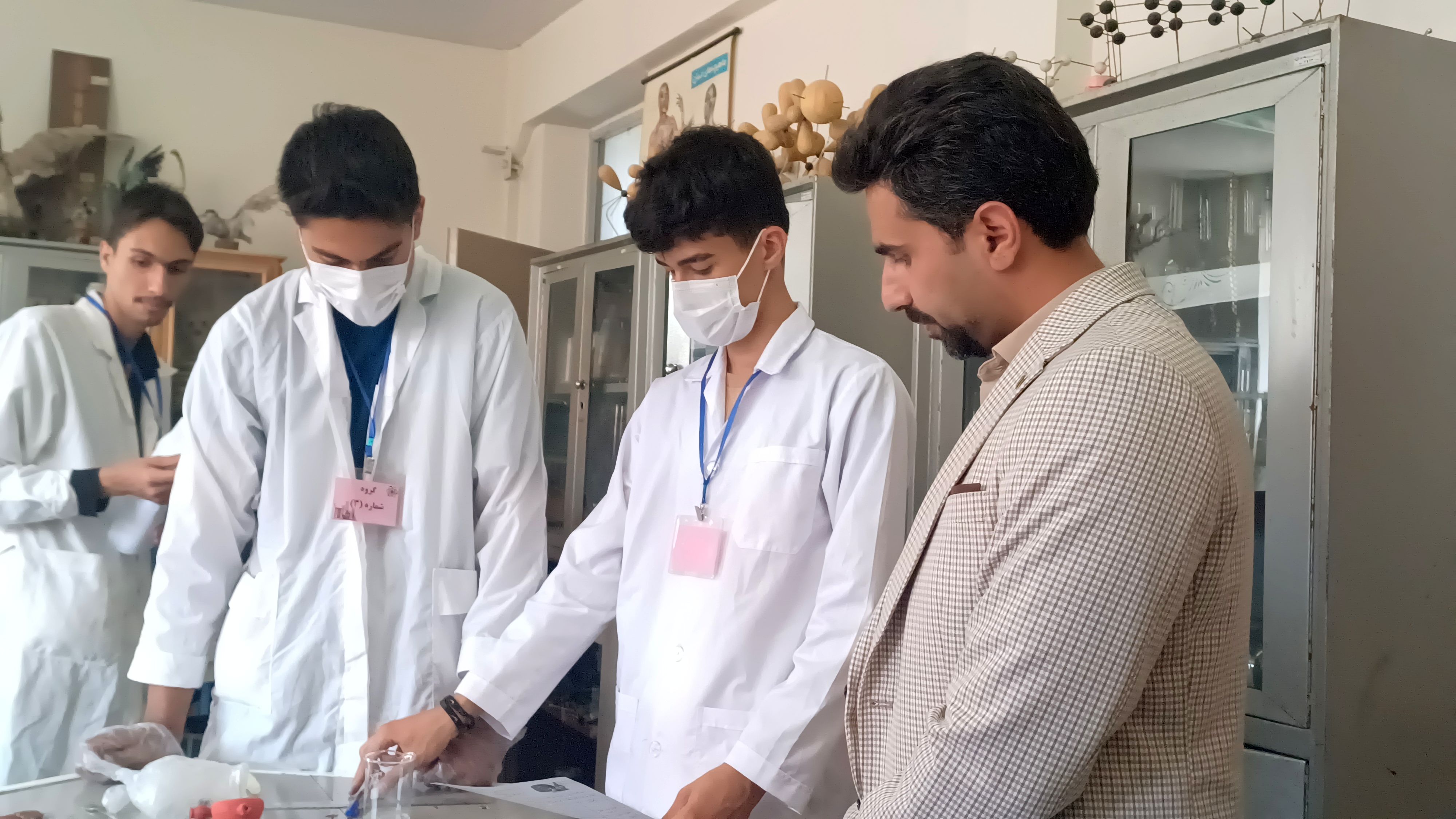 بیست و سومین دوره مسابقات آزمایشگاهی علمی مدارس در پژوهشسرای دکتر چمران شهرستان برخوار 