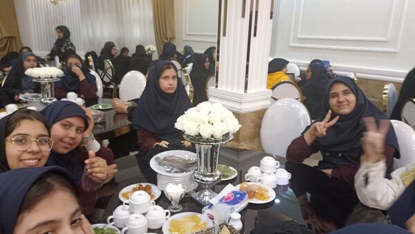 به وقت افطار همراه با دانش آموزان دبیرستان دخترانه امام حسین واحد۳ مشهد