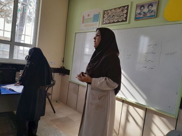 کارگاه اطلاع رسانی مسابقات قرآن ، عترت و نماز در دبیرستان مادرمهربان خلیل آباد