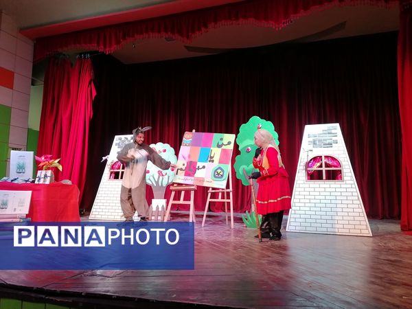 نمایش خاله سوسکه  در کانون پرورش فکری کودکان و نوجوانان 