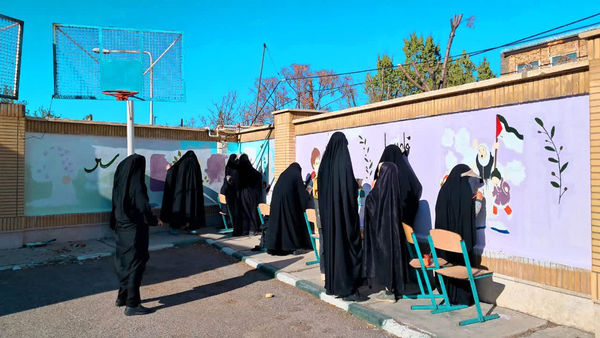 شاداب‌سازی مدارس قم با حضور بانوان جهادی