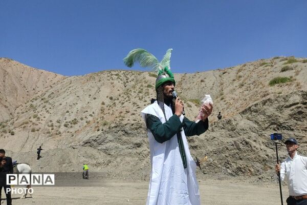 تعزیه خوانی در روز اربعین حسینی در جوار گلزار شهدای شهر بار نیشابور 