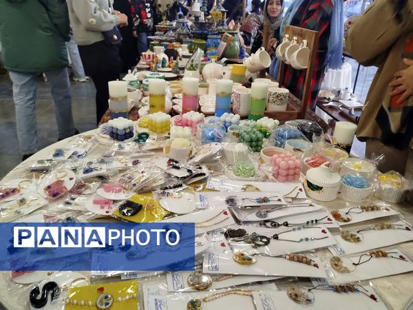 برگزاری نمایشگاه نوروزی ارغوان در فاروج