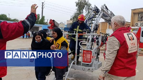 برگزاری مانور «زلزله و ایمنی» زیر بارش رحمت الهی