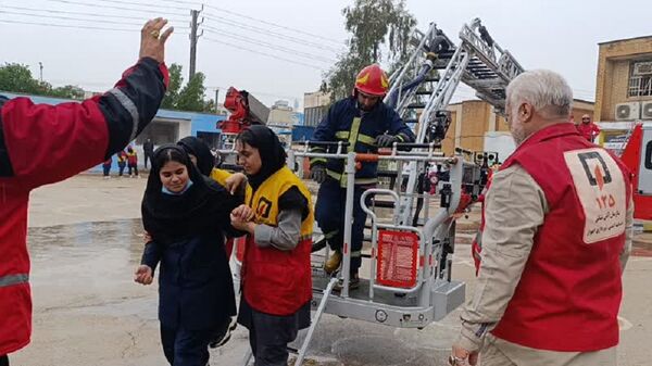 برگزاری مانور «زلزله و ایمنی» زیر بارش رحمت الهی