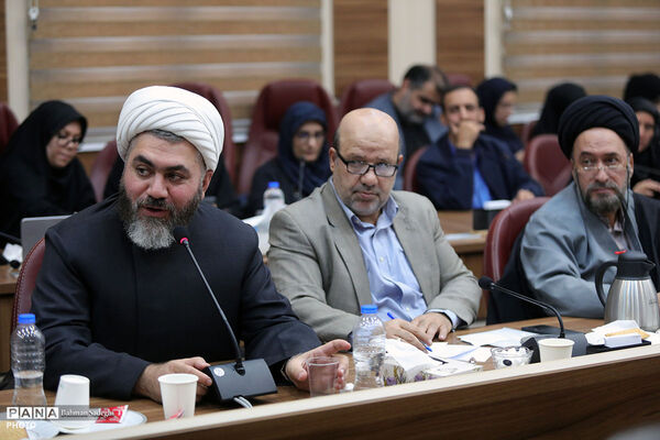 جلسه مرکزی ستاد بزرگداشت یوم الله ۱۳ آبان