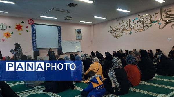 نشست صمیمی انجمن و اولیا پایه هفتم در دبیرستان فرهنگیان ناحیه۷ مشهد