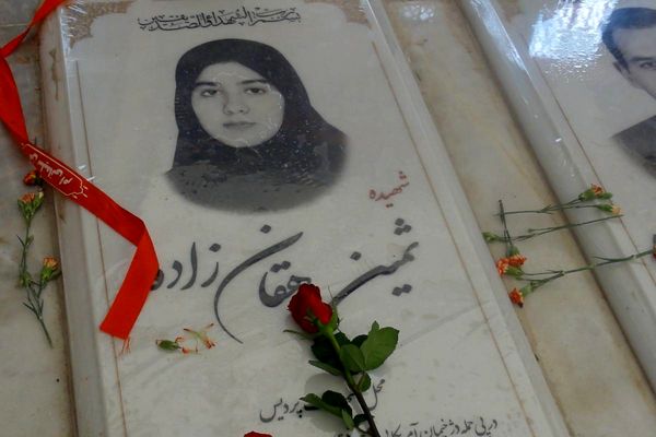 تجدید میثاق جامعه فرهنگی و دانش آموزی پردیس با شهدا در هفته سلامت