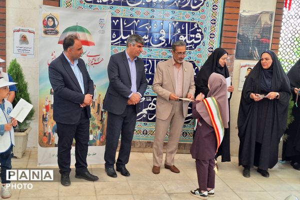 غبار روبی مزار شهدا در پردیس همزمان با هفته سلامت