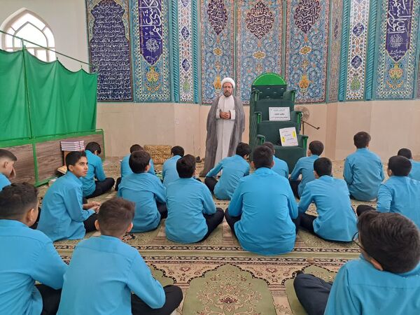 جشنِ تکلیفِ «به وقتِ میهن خدایی» دانش آموزان اشکذری همراه دستبوسی مادر