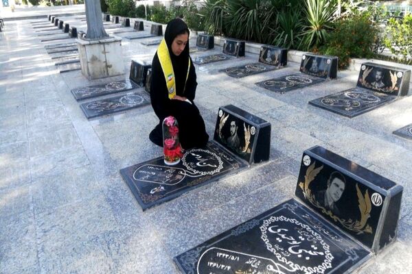 حضورپیشتازان دبیرستان شهید مجید دهنوی درگلزار شهدای بهشت فضل نیشابور
