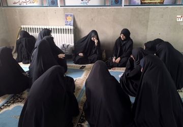 برپایی حلقه‌های گفتمان دینی در دبیرستان حانیه و مهدیه روستای صرم قم