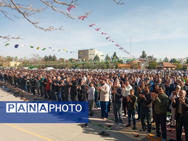 اقامه نماز عید فطر در شهرستان چناران