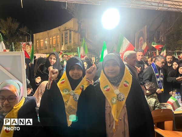 پیشتازان دانش‌آموز؛ روایت‌گران عشق به وطن و ولایت در آیین چهلم شهدای میناب