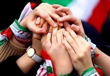 طلایه‌داران فردای روشن در کلاس دفاع مقدس مشق عزت میکنند