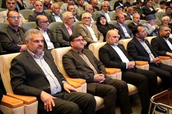 آیین بزرگداشت مردان نامدار با حضور چهره‌های فرهنگی و هنری در فرهنگسرای شهرکرد 