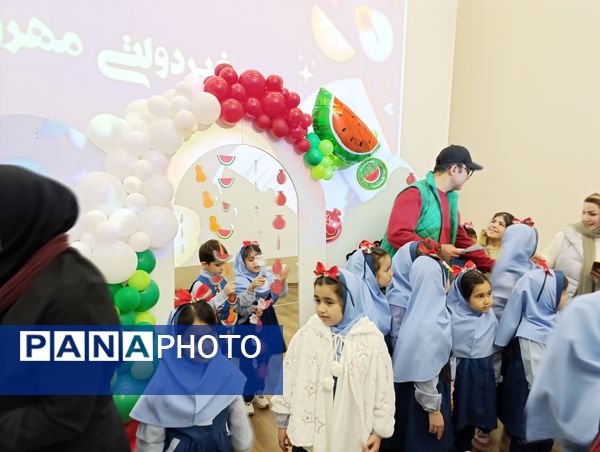 جشن یلدای مدرسه غیر دولتی مهر و ماه آشخانه 