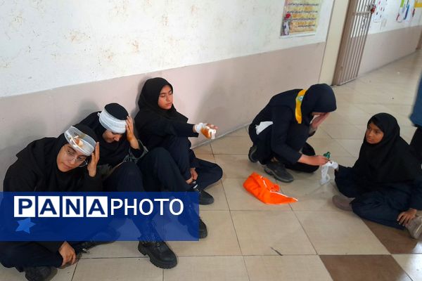 مانور زلزله در دبیرستانه دخترانه شاهد فیض ناحیه 3 شیراز