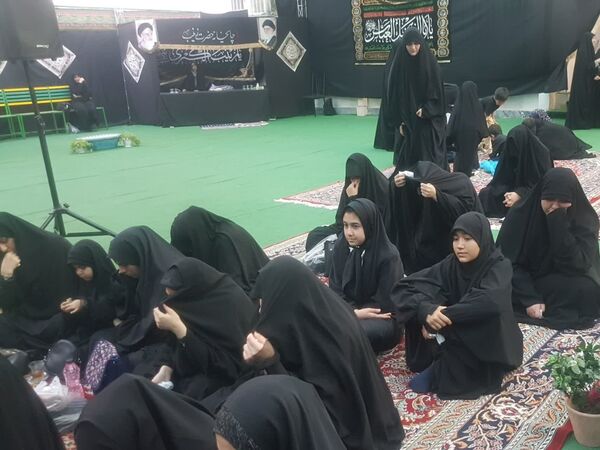مراسم عزاداری سیدالشهدا دردبیرستان دخترانه امام حسین (ع)