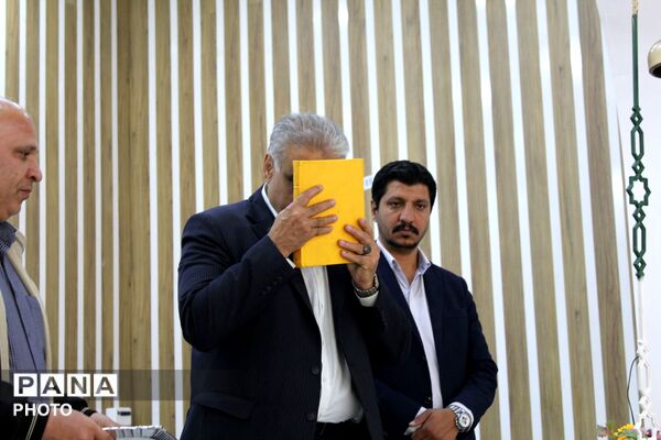 وقتی صدای خبرنگاران پانا به احترام معلمان بلند شد