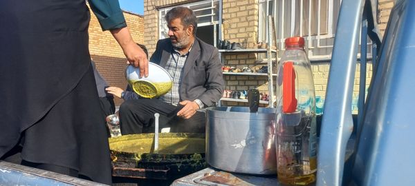 آش نذری‌‌ به‌ مناسبت‌ شهادت‌ امام‌ هادی (ع) در مدرسه تکتم خلیل آباد