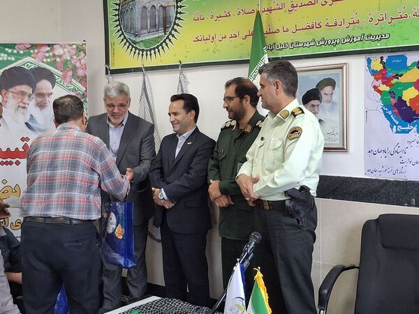آیین تجلیل از رزمندگان و آزادگان سرافراز دفاع مقدس 