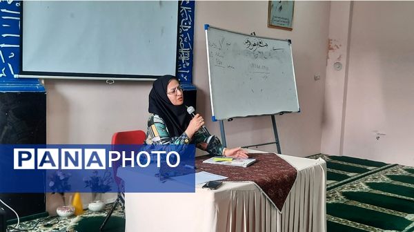 نشست صمیمی انجمن و اولیا پایه هفتم در دبیرستان فرهنگیان ناحیه۷ مشهد