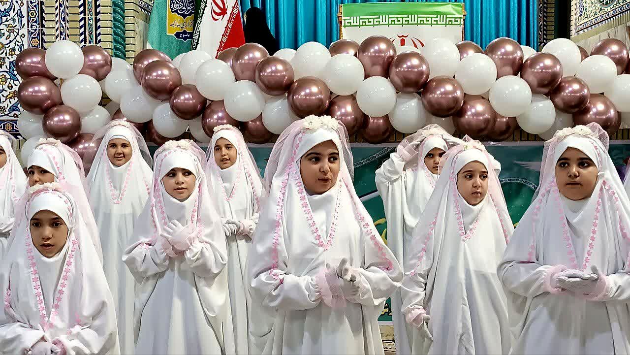 نماز جماعت انسجام‌بخش جشن تکلیف دختران بویراحمدی