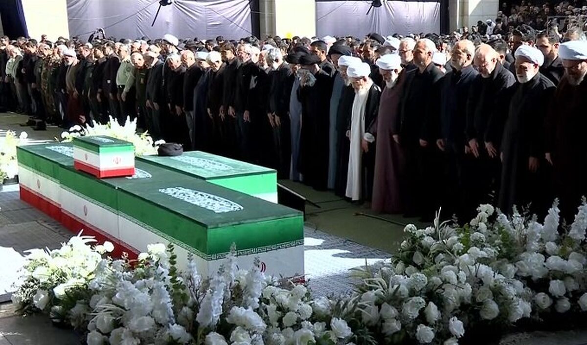 ایران در ماتمِ رهبر شهید؛ ‌اقامه نمازِ آخر بر پیکر آقای شهید ایران
