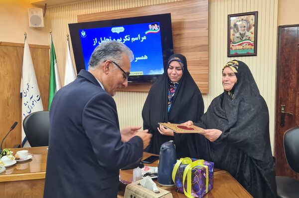 مراسم تجلیل از خانواده‌های شهدا در آموزش و پرورش گلستان
