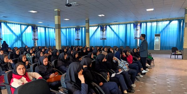 کارگاه مشاوره تحصیلی در مدرسه حضرت زینب (س) شهرستان اسدآباد 