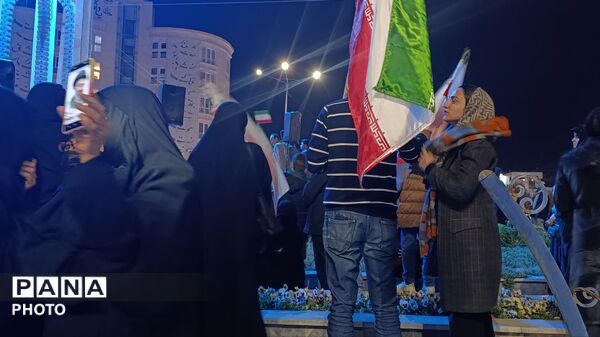 تجمع جوانان‌‌و‌نوجوانان‌در‌بیعت با رهبر انقلاب در نیشابور