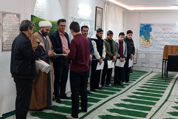 تجلیل از اعضای فعال بسیج دبیرستان نمونه آیت‌الله خامنه‌ای کاشمر