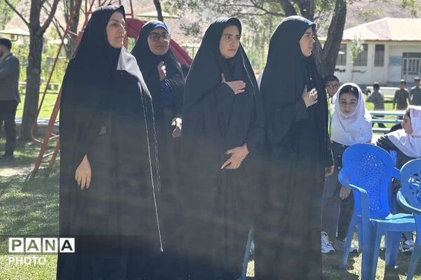 آیین «روایت ایستادگی» و گلباران مزار شهدای گمنام در شهر ارجمند 