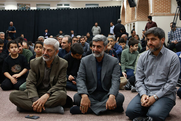 مراسم بزرگداشت شهیدان خدمت در دبیرستان متوسطه دوم امام صادق(ع)
