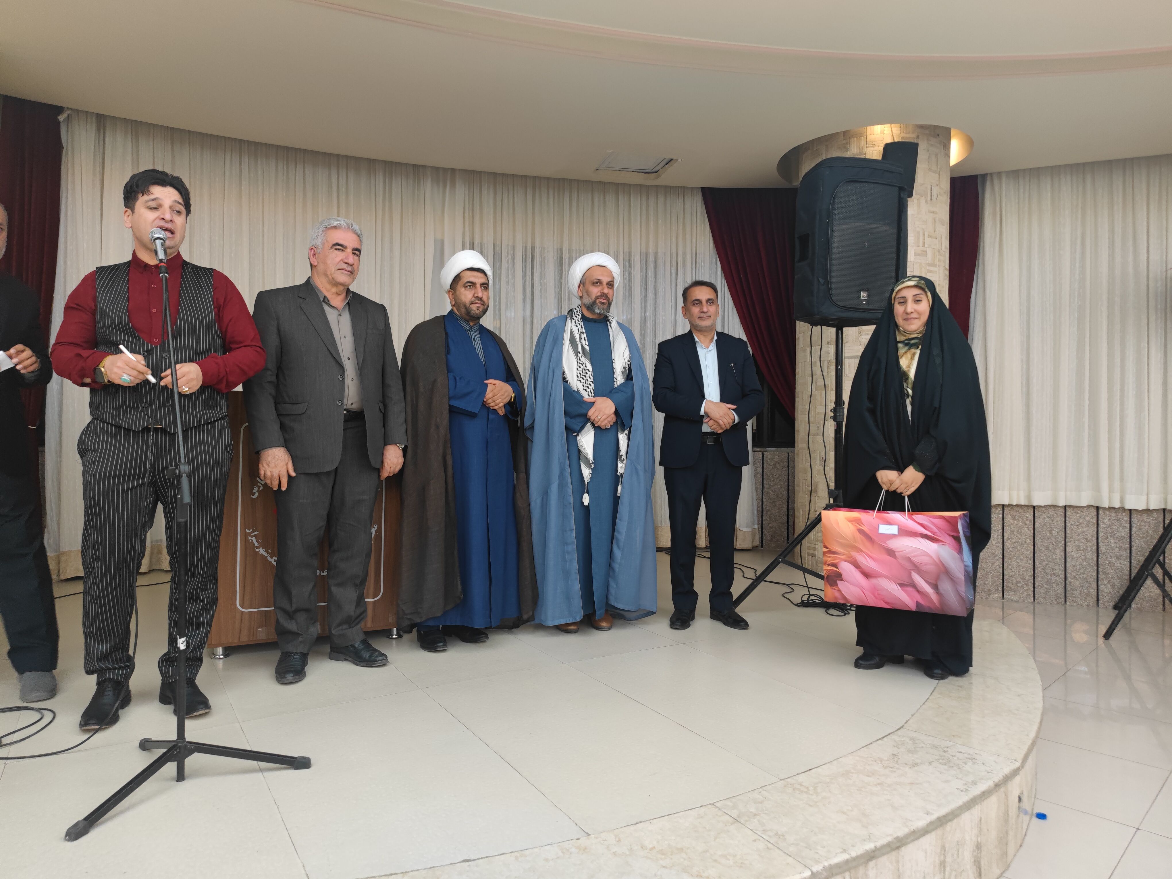 آیین تجلیل ازخادمین مراسم اعتکاف دانش‌آموزی